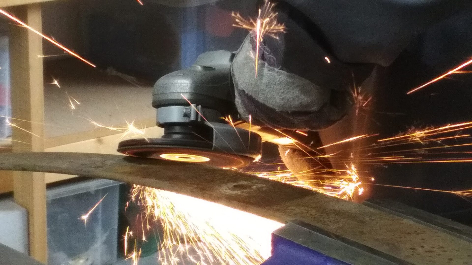 Grinding steel with ceramic abrasives